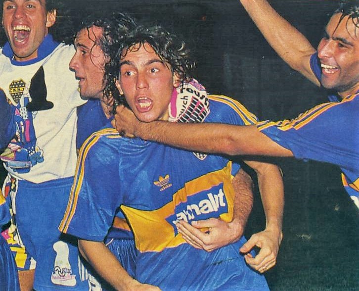 Manteca Martínez celebra un gol de Boca en la Copa de Oro.