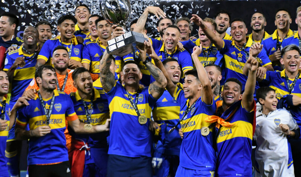Los festejos de Boca tras ganar la Supercopa Argentina.