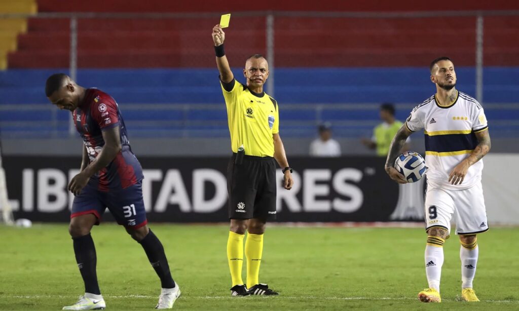 Conmebol confirmó el árbitro para el Boca-Racing por Copa Libertadores