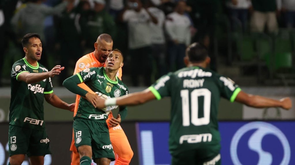 Video El jugador de Palmeiras que pidió perdón obligado por la barra