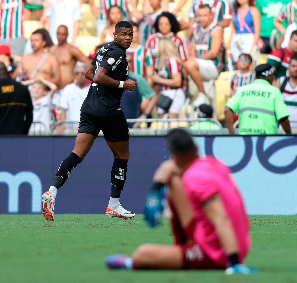 Con todos los titulares, Fluminense cayó 2-0 con Botafogo en el Maracaná