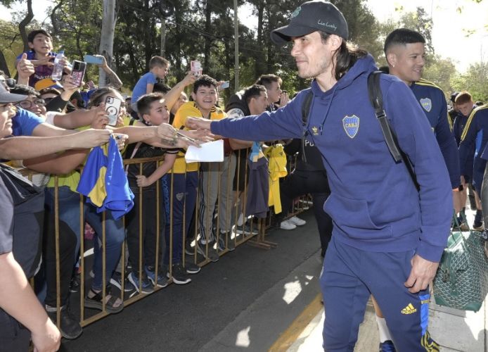 Boca revolucionó Mendoza: furor por Riquelme y Cavani en la previa de la Copa Argentina