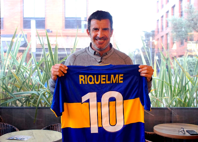 Figo donó a un museo la camiseta que cambió con Riquelme en la Intercontinental del 2000