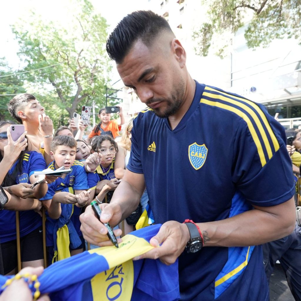 La llegada de Boca a Mendoza: con Riquelme a la cabeza y en medio de una multitud