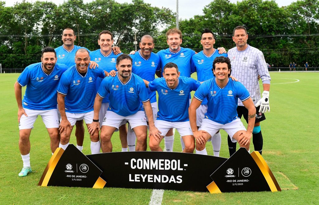 Riquelme jugó un partido de leyendas de Conmebol en la previa de la final de la Libertadores 2