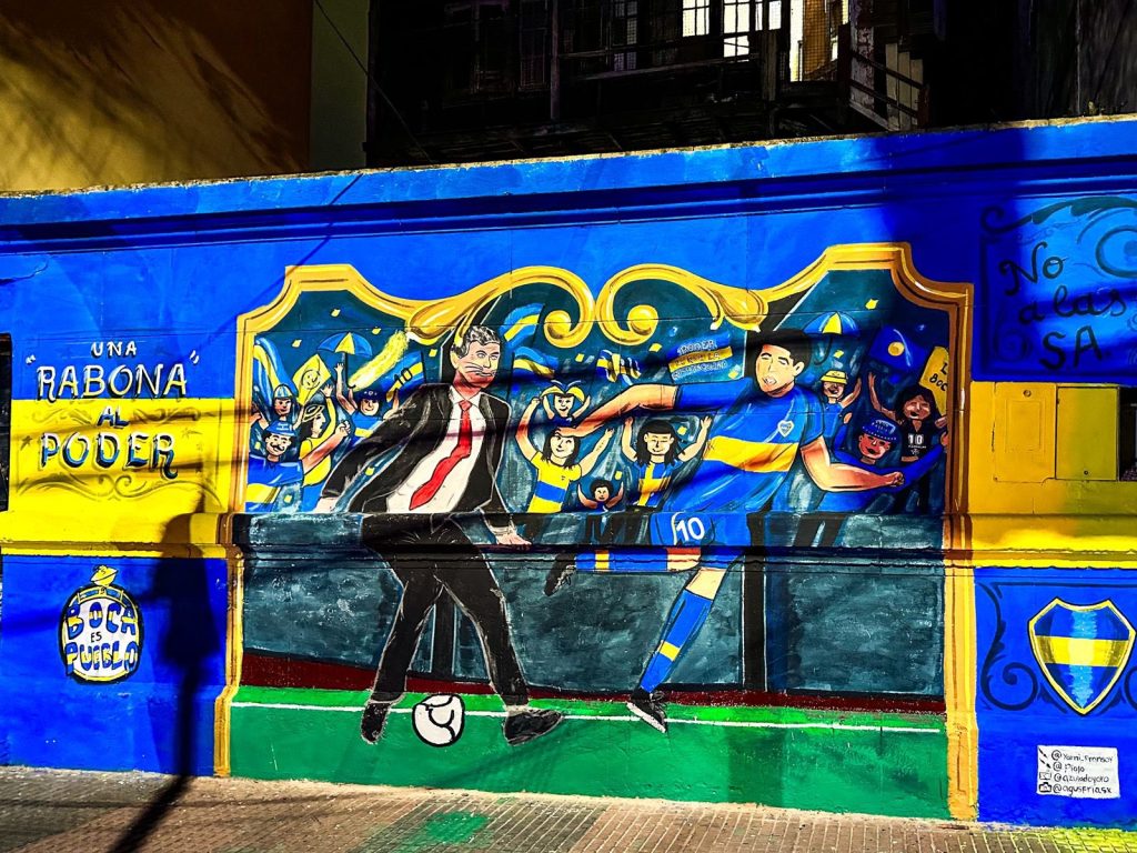 El mural de la rabona de Riquelme a Yepes que hicieron en La Boca