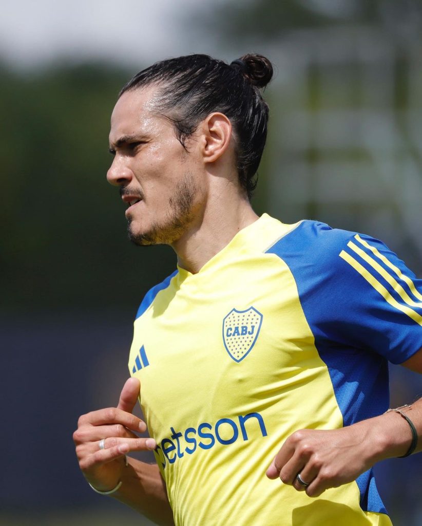 Qué pasa con Cavani en Boca: por qué no estuvo en la formación que paró Martínez