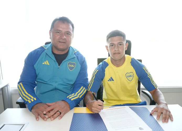 El juvenil que Martínez subió a Primera y firmó su primer contrato con Boca