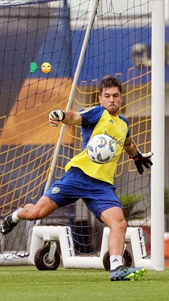 Martínez, en modo jugador: por qué el DT de Boca participó de un partido de fútbol en el entrenamiento