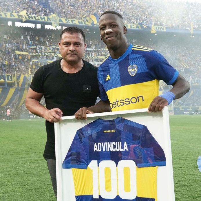 Por qué Advíncula cumplió 105 partidos y le dieron una camiseta con el 100