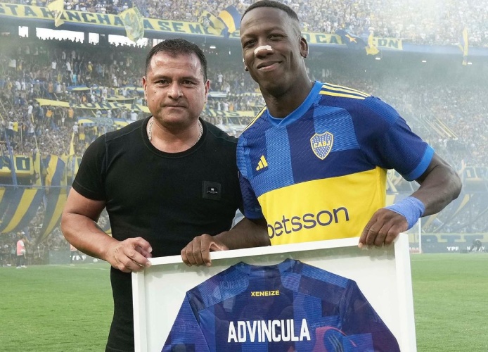 Por qué Advíncula cumplió 105 partidos y le dieron una camiseta con el 100