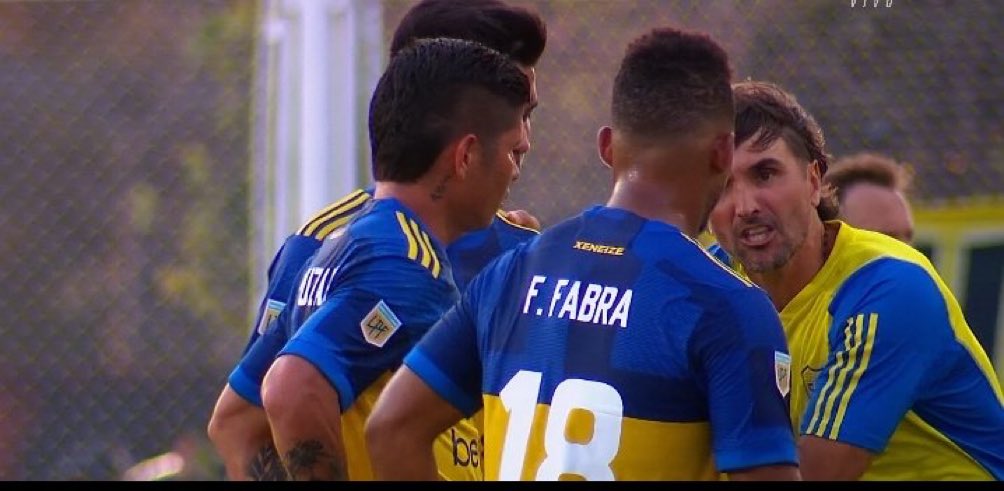 Los tres titulares de Boca que fueron silbados en el partido con Sarmiento