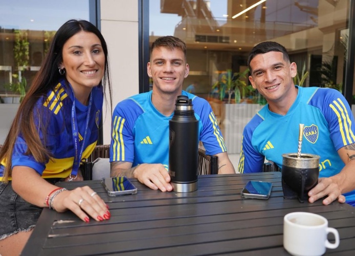 Ganaron un sorteo: la experiencia de los hinchas que comparten el viaje a Santiago del estero con los jugadores de Boca