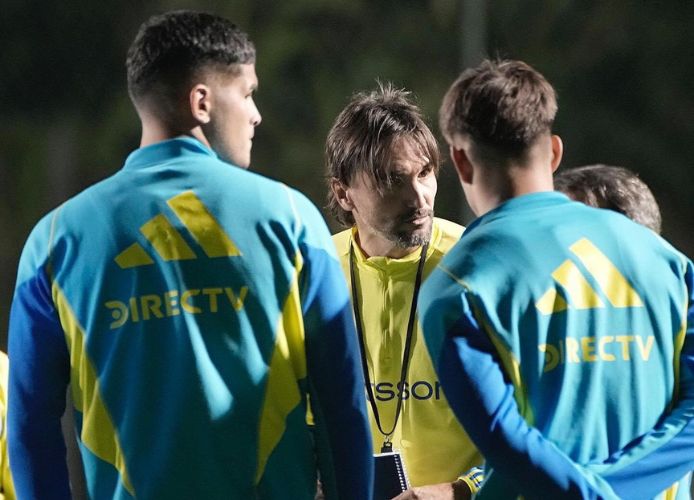 Vídeo: la patada de ¡Martínez! a un jugador en el entrenamiento de Boca