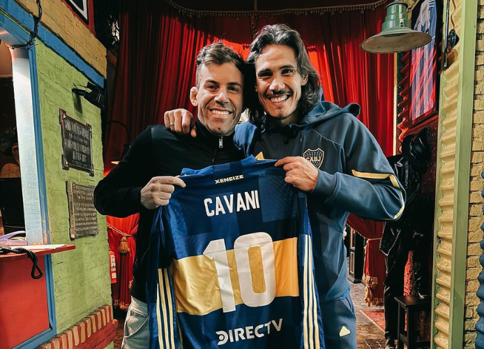 A quien le regaló Cavani la nueva camiseta manga larga que Boca usó contra Talleres