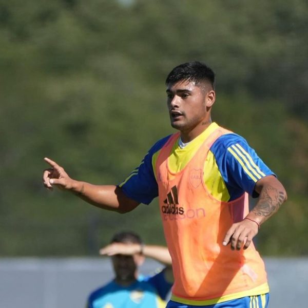 Un juvenil firmó contrato de urgencia tras la séptima lesión de un defensor en Boca