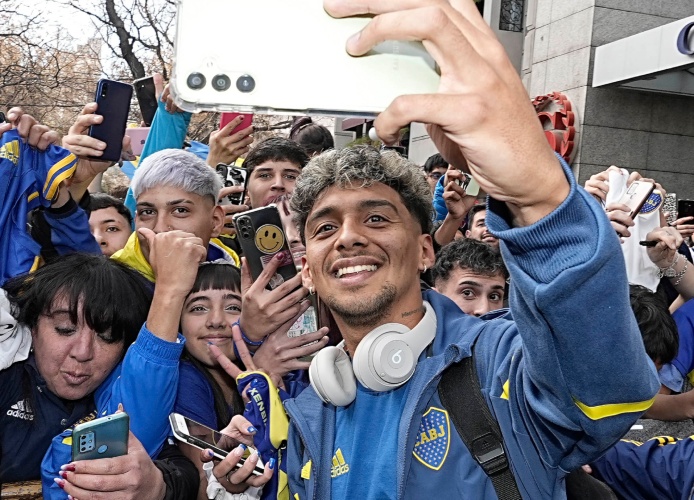 La fiesta de Boca en la llegada a Mendoza